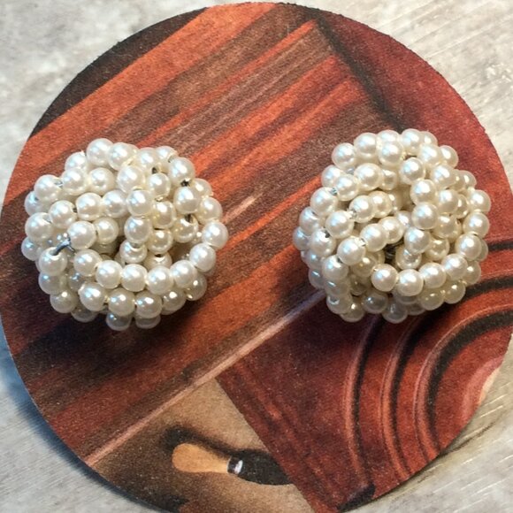 90s Pearl Bead Knot Earrings Timeless Sophisticated Elegance Chic #VintageGlam - Picture 1 of 3